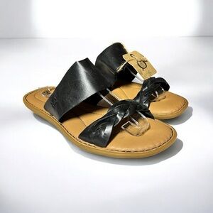 🌻NEW w/tags Born Black Strappy Leather Sandals Size 7